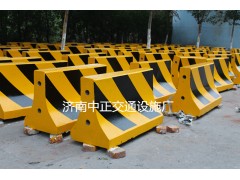 厂家供应水泥隔离墩，道路防撞墩，