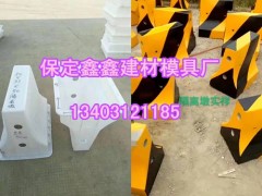 隔离墩钢模具施工要领  隔离墩钢模具优越性