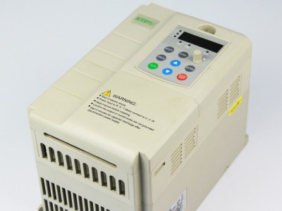 厂家直销 0R7G-4 0.75kw变频器矢量