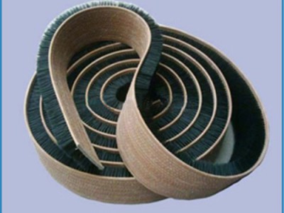 厂家供应工业皮带清洗 软体皮带刷系列 毛刷带 供应钢管厂钢管表面处理皮带刷