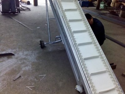 挡板爬坡输送机批量加工 建材专用