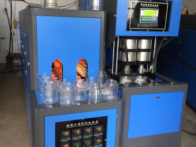 厂家直销塑料机械设备  半自动3升吹瓶机  小型塑料吹瓶机