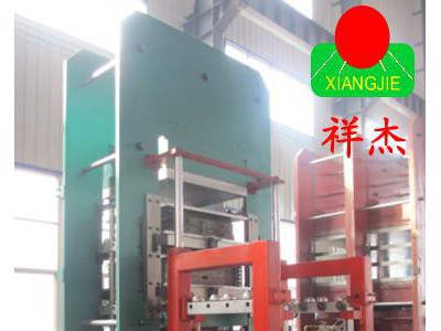 供应实心胎硫化机  青岛祥杰橡胶机械制造有限公司