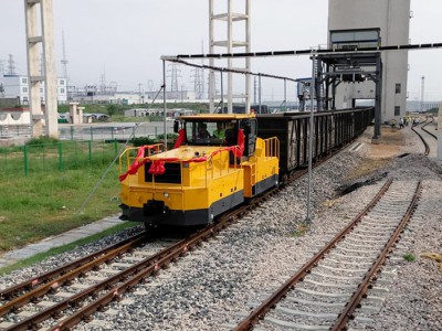 供应新款冶炼设备运输设备公路铁路两用牵引车 天津公铁两用牵引车