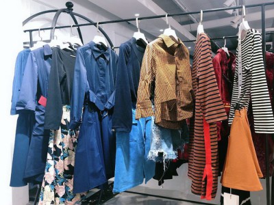 致雅萱服装库存尾货批发品牌货源新郑服装尾货