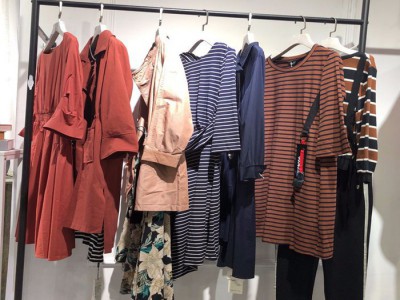 依诗彩北京批发服装尾货品牌尾货做便宜服装尾货店