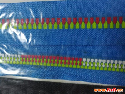 盛奇服装    尼龙拉链印花