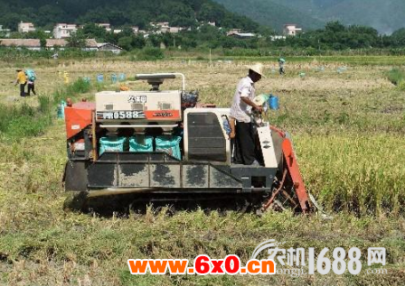 又到麦收季节，小麦收割机动力不足怎么办？老农机手来告诉你