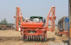 国内首台33行大型智能化气力集排式水稻直播机研制成功