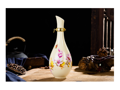 1斤酒瓶玉兰花装饰陶瓷摆件小酒壶具