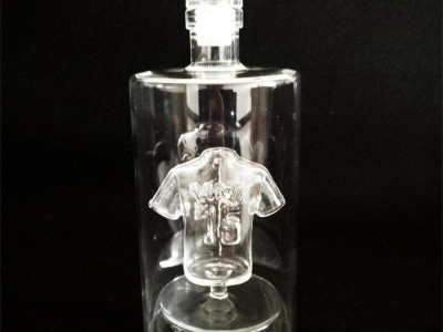 直管球衣造型玻璃酒瓶手工吹制篮球衣造型玻璃白酒瓶子