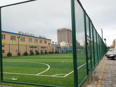 青岛 球场围网 操场护栏网 体育场围栏网 现货直供