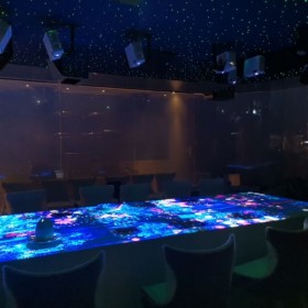 全息投影玻璃墙面投影膜 墙面互动游戏设备 3D橱窗投影