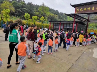 武汉年会策划头疼？到这个年会基地来说不准能给你收获，快点收藏