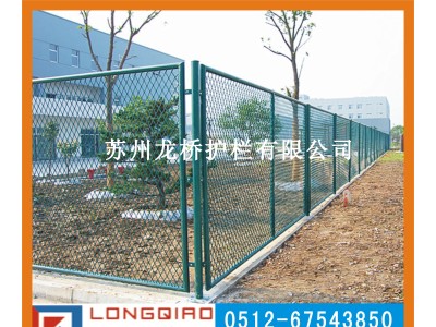 苏州企业围墙护栏网 苏州企业围栏网 龙桥厂绿色网片钢板网
