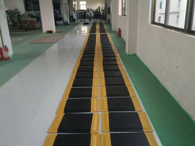 防疲劳脚垫厂，环保防静电工业胶板