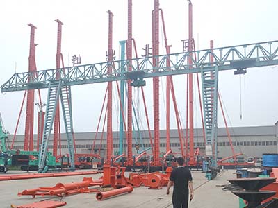 上海CFG桩机-河北鼎峰工程订做36米长螺旋钻机