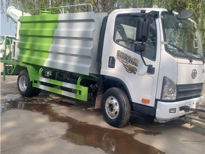 小型洒水车5方洒水带雾炮小型抑尘车