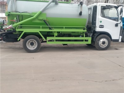 山东东风环卫小型（吸污车）抽污车价格多少钱一辆