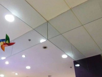 河北任丘龙腾门业生产挡烟垂壁，沧