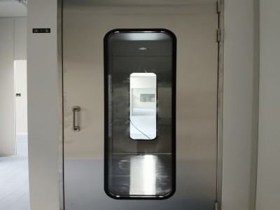 风淋室进出口互锁结构防交叉污染特点