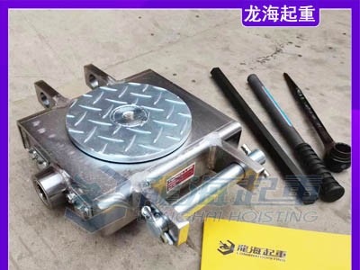 搬运卫星部件使用什么工具无需配备其他牵引工具？