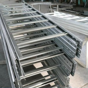 镀锌钢桥架 梯形设计 支撑线缆 坚固耐用